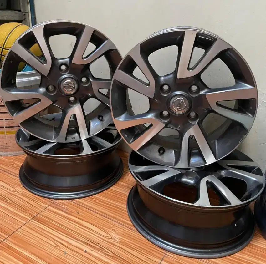 Velg Mobil OEM Grand Livina XV R15