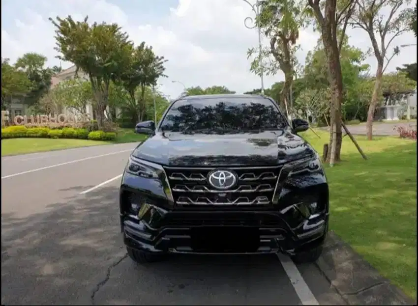 Toyota Fortuner GR 2,8 tahun 2022 solar metic