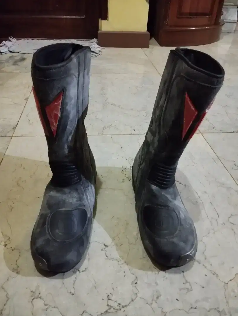 Fs sepatu race dainese sz 42
Made in china
Nos kondisi sesuai foto