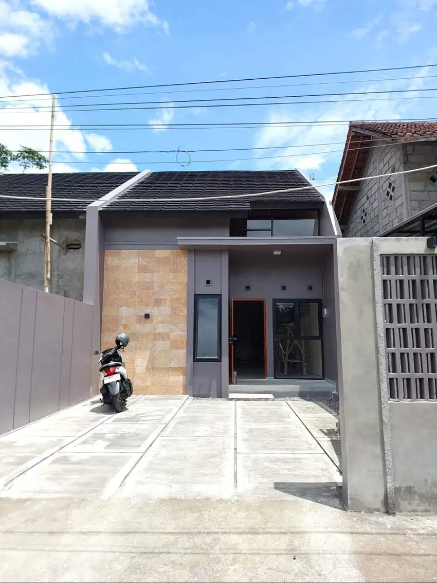 Rumah Baru dengan Mezzanine dekat Jalan Raya Tajem