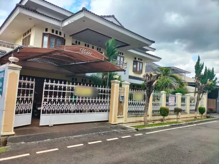 Dijual rumah 2 lantai siap huni luas 418 mtr di duren sawit Jaktim