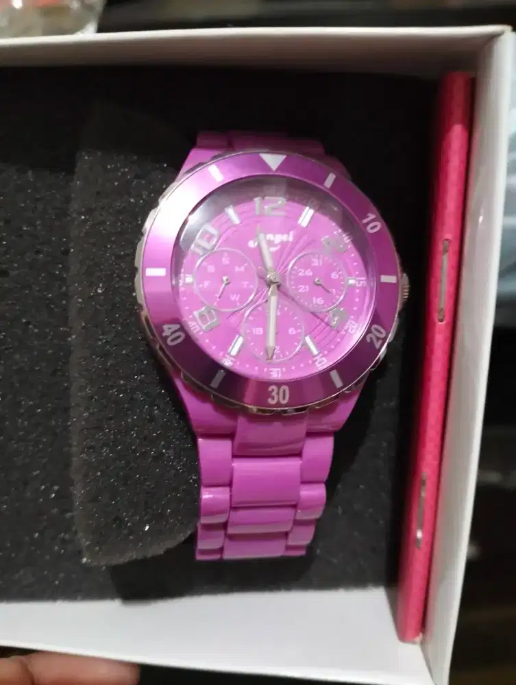 Arloji ANGEL WATCH lengkap dgn box & bukunya, kondisi mulus spt baru.