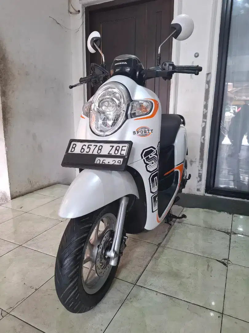 HONDA SCOOPY 2018, PUTIH ISTIMEWA