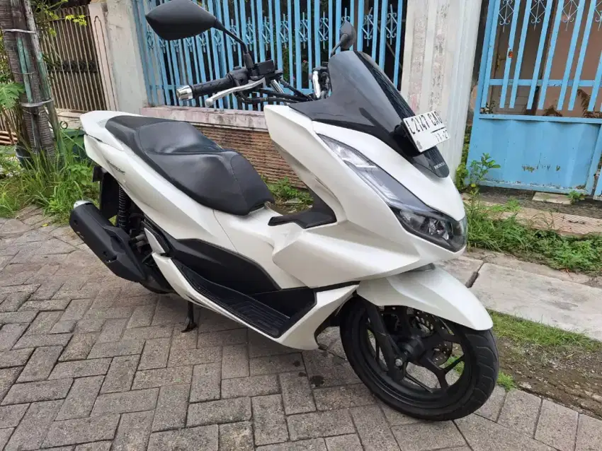 BU pcx 2022 km 18 rb kondisi sgt bagus samsat kdg cowek