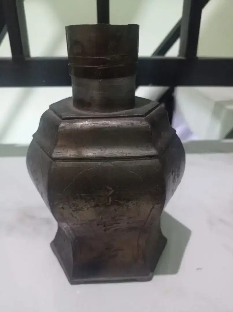 Barang antik langka logam