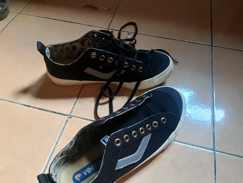 Sepatu ventela reborn ukuran 43