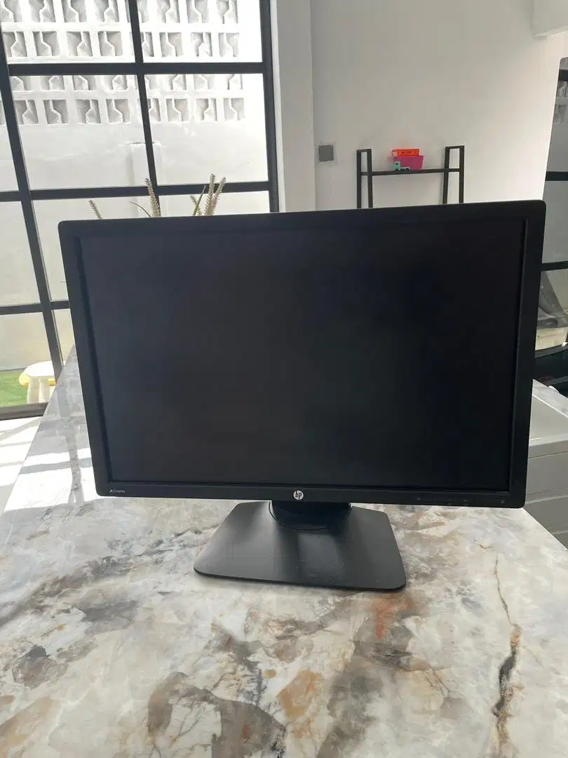 Monitor HP Z24i ukuran 24inchi