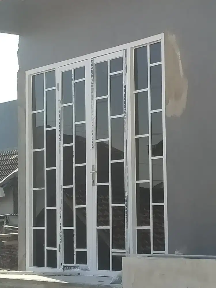 Almunium jendela  anti rayap