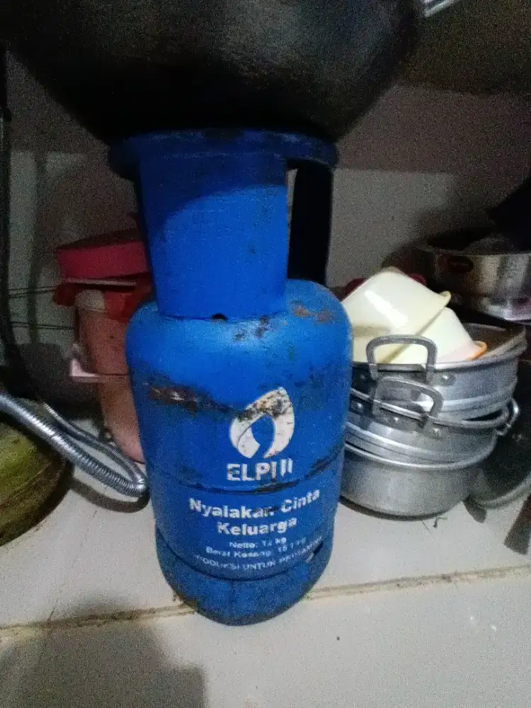 Dijual Gas biru 12kg ada 2pcs