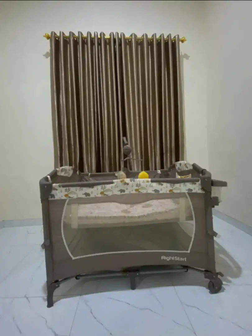 Dijual tempat tidur bayi merek RightStart