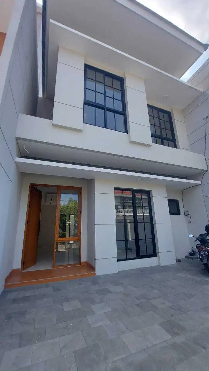 Dijual Rumah 2 lantai, Babatan Pratama Wiyung. Modern Minimalist