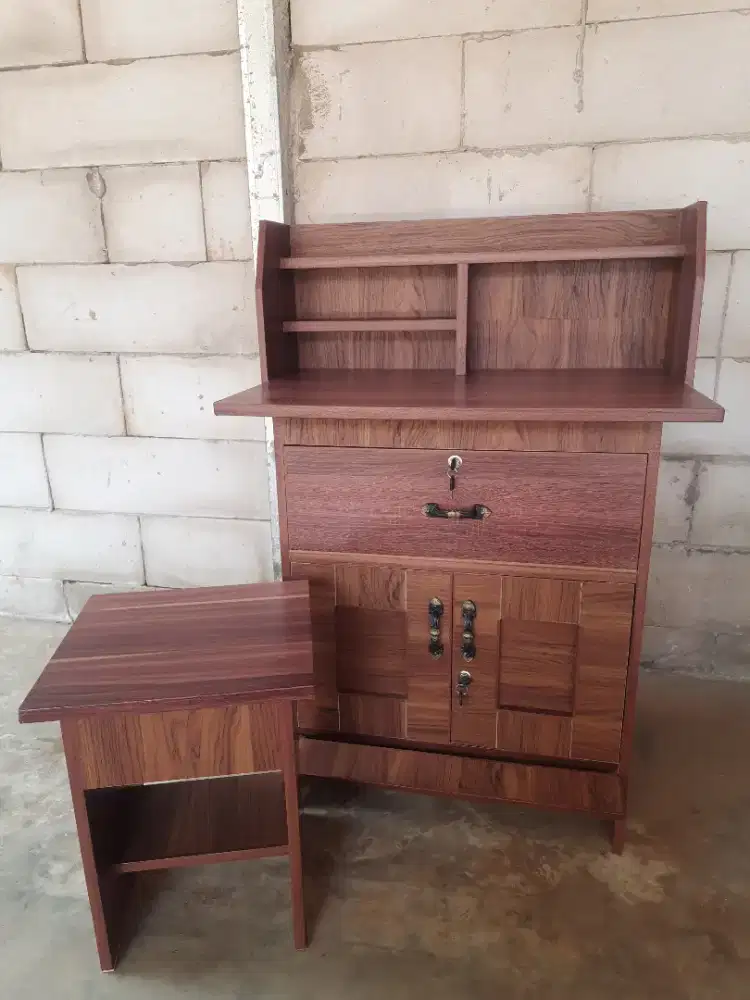 Meja kasir minimalis plus bangku