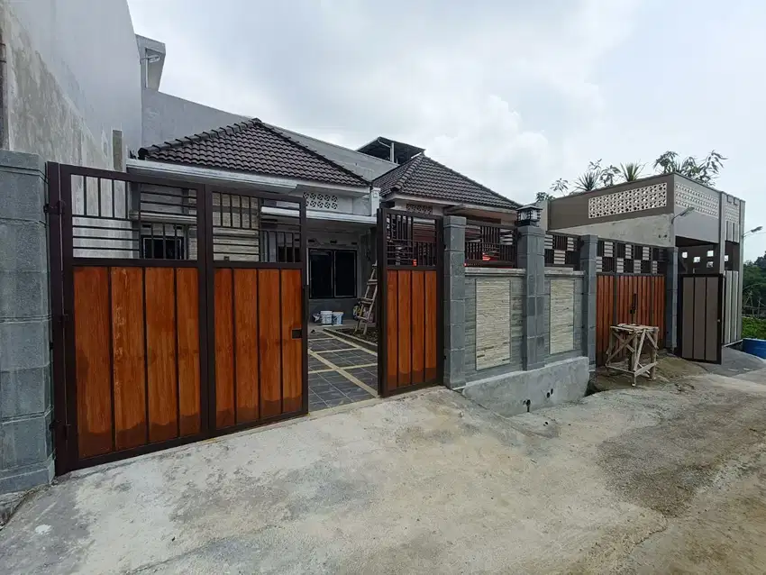 Rumah Baru Artistik Komplek Sariwangi Cihanjuang Dekat Bandung Utara