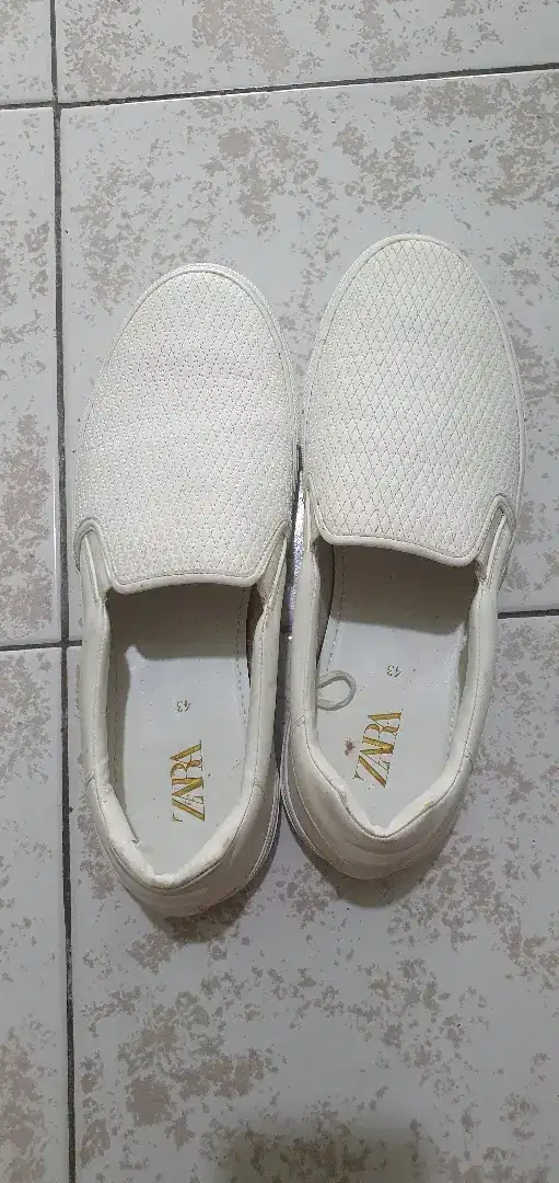 Sepatu Zara pria