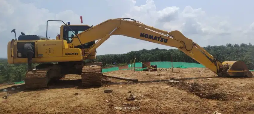 Excavator PC200-8MO tahun 2018 harga 600jt NEGO