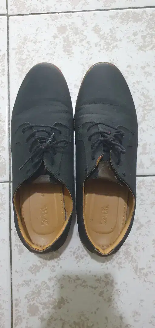 Sepatu Zara pria