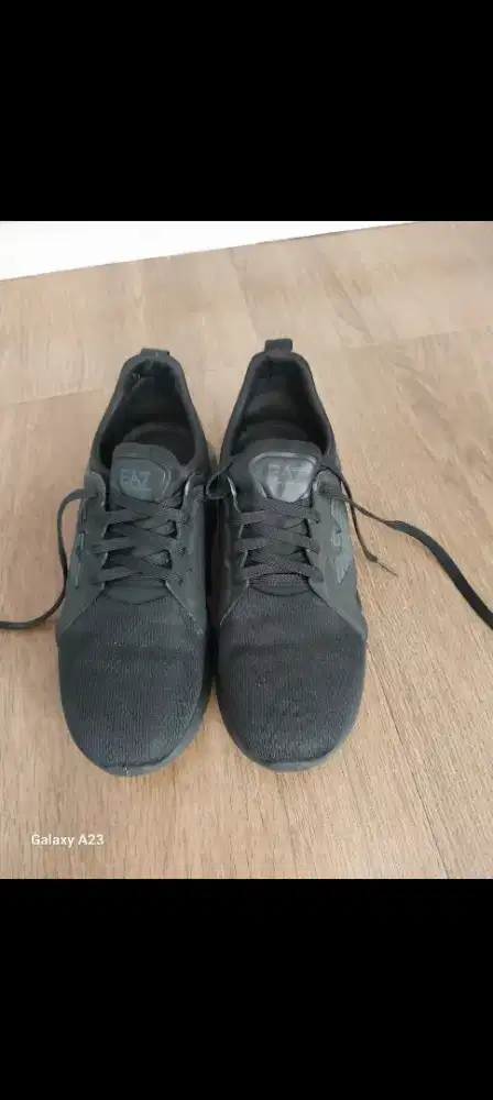 Jual Sepatu Sepeda Shimano dan Folker dan Joging Emporio Armani