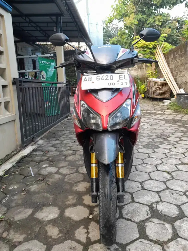 VARIO KARBU 110 TAHUN 2012.