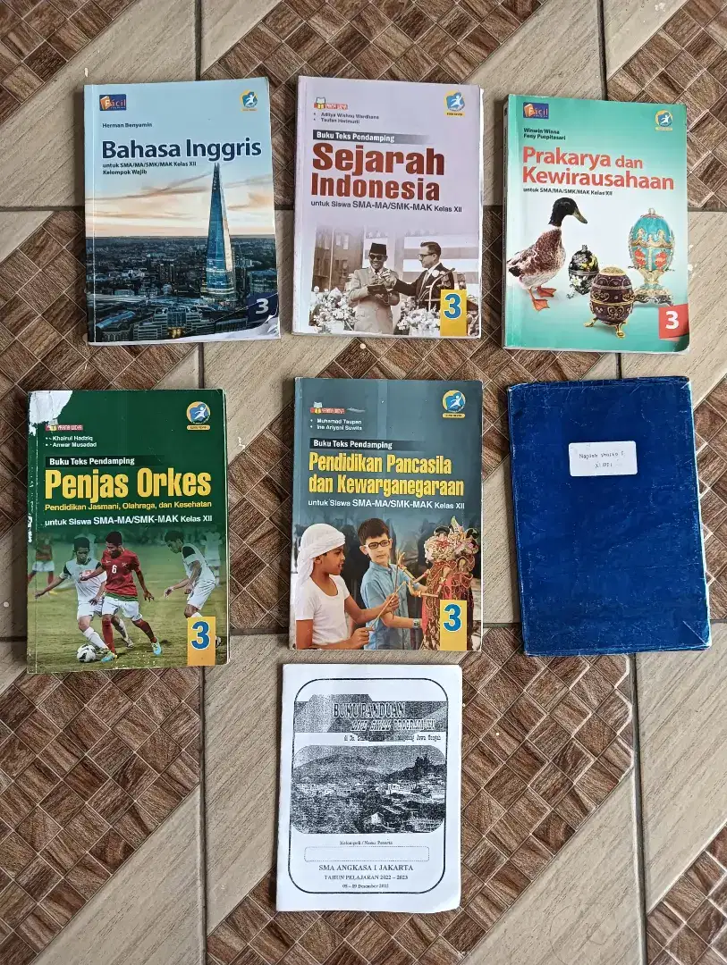 Buku Pelajaran Kelas XII