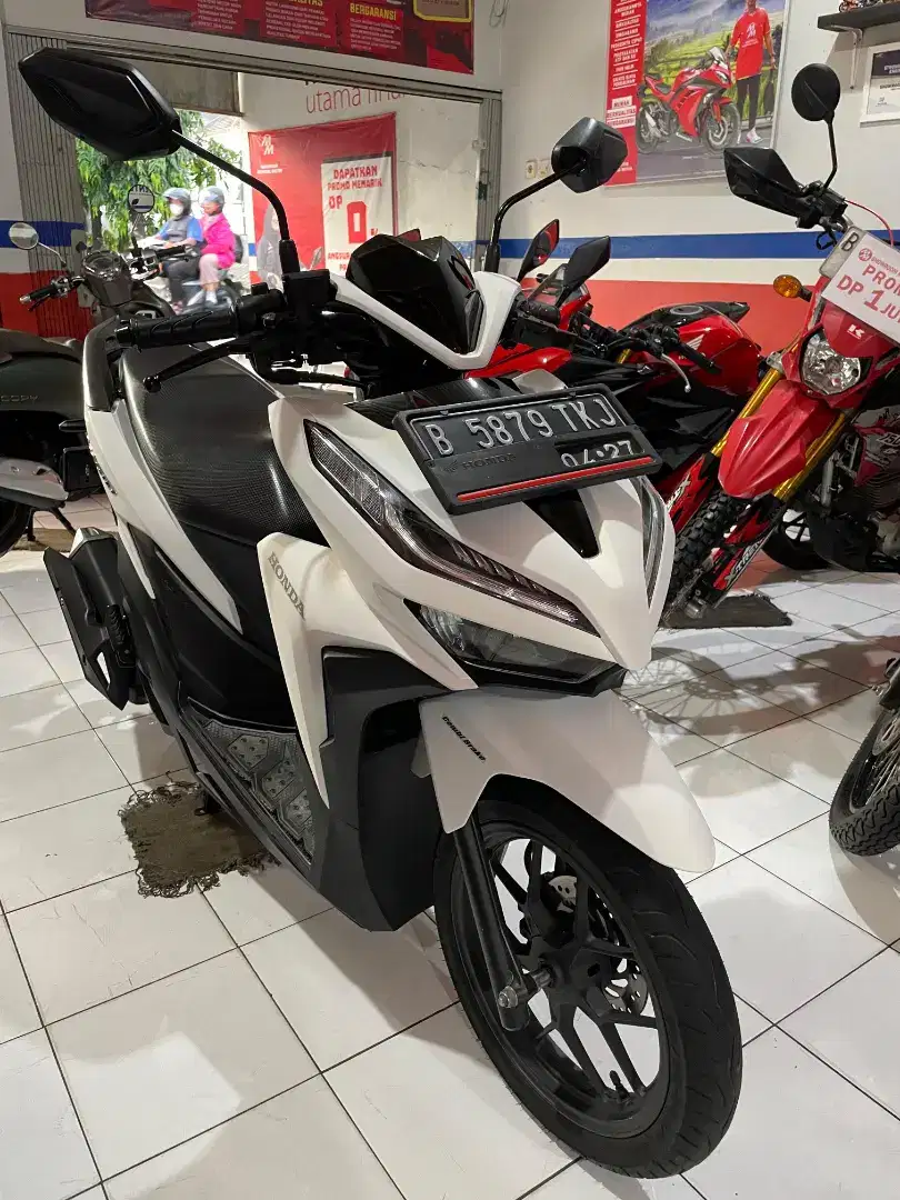 CASH & CREDIT Vario 125 CBS ISS Tahun 2022 DP CUMA 1 JUTA