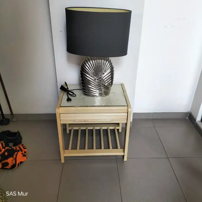 Lampu Meja Hias Warna Hitam