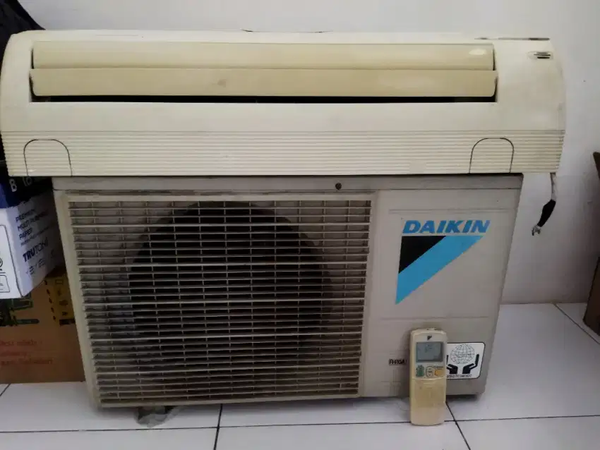 AC Daikin 1/2 PK masih ori semua, bisa nego