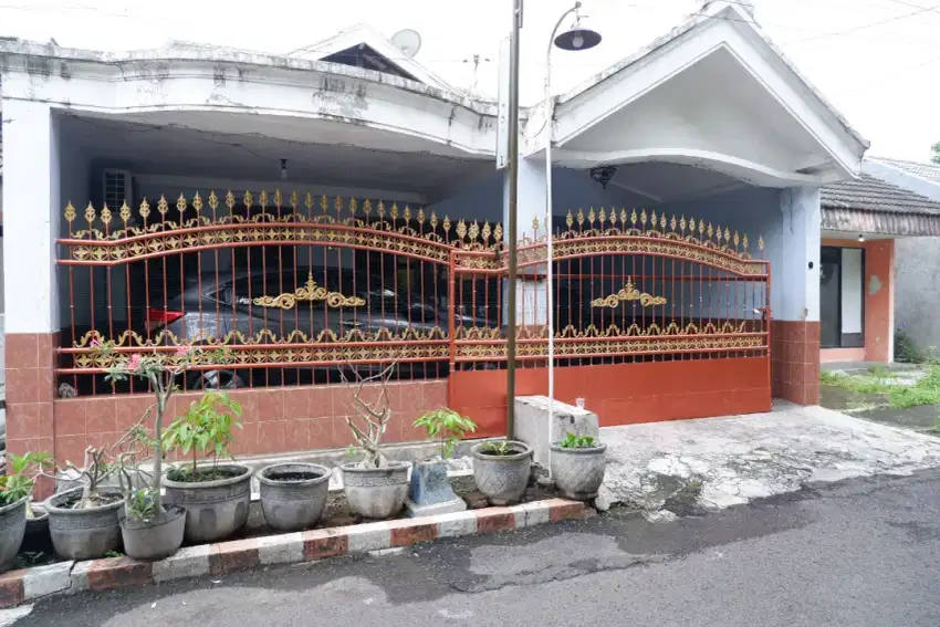 Dijual CEPAT! RUMAH DI TENGAH KOTA, 2 LANTAI!