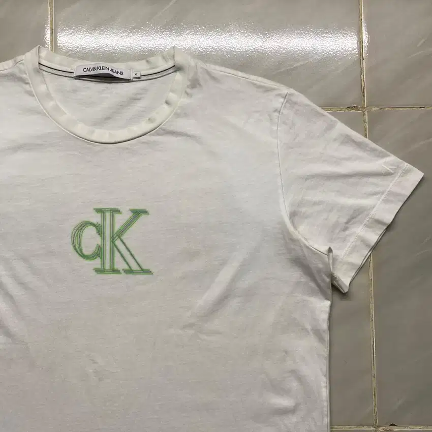 Kaos Calvin Klein original size L/XL bisa masuk