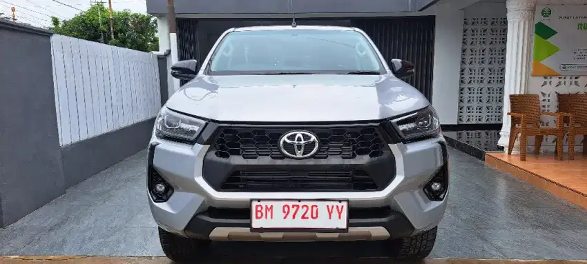 HILUX 2.4 V DC 4X4 AT TAHUN 2024 BARU