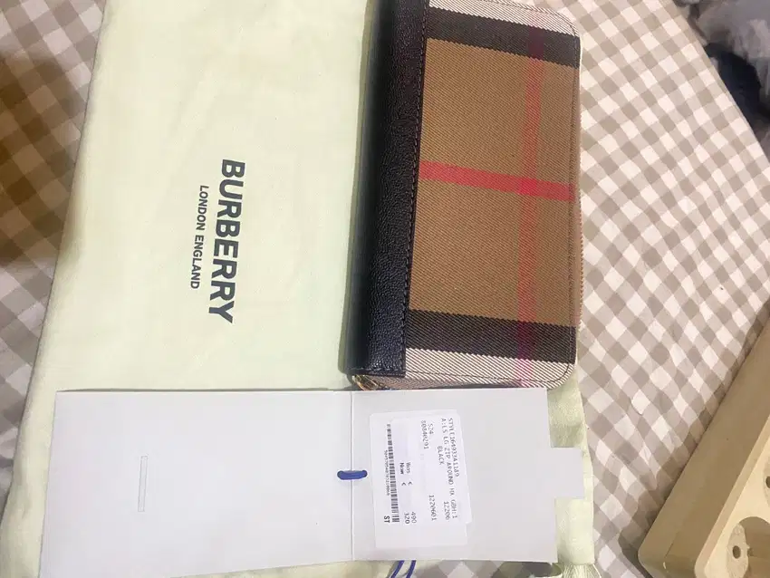 Dijual dompet burberry