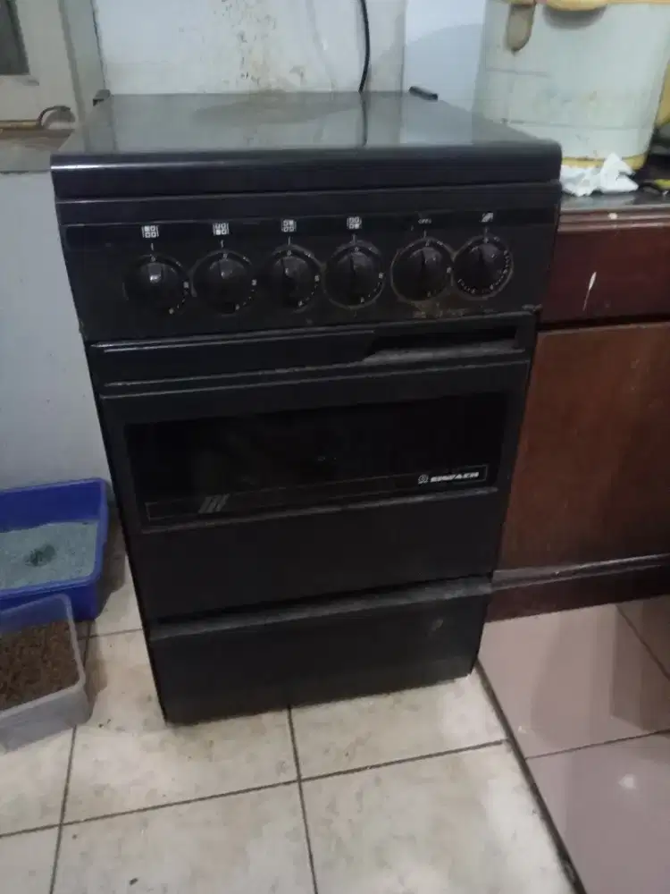 Kompor 4 tungku Einfach dan oven gas merk Golden Stars