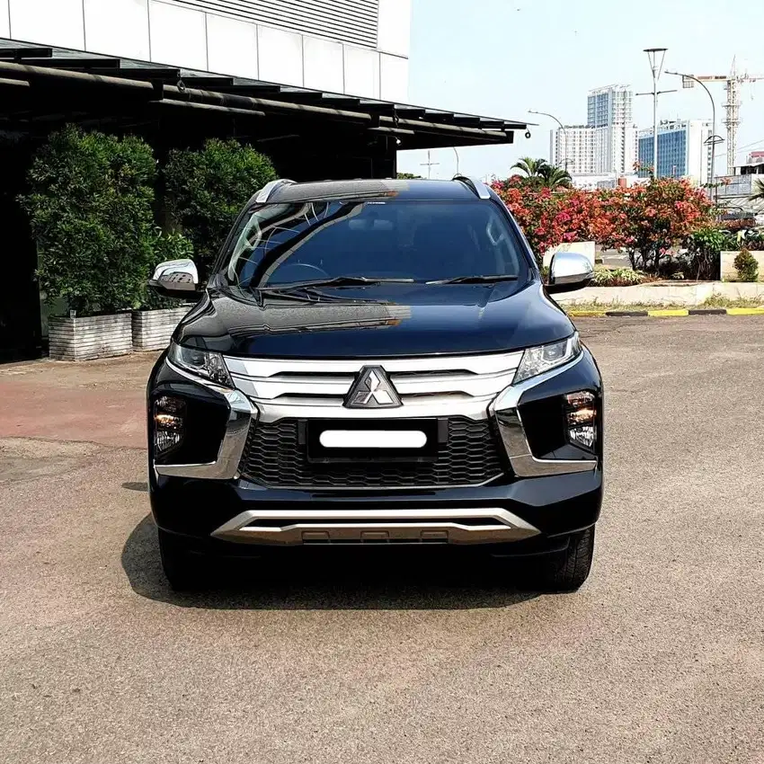 km15rb mitsubishi pajero sport exceed non dakar 2022 hitam tangan 1