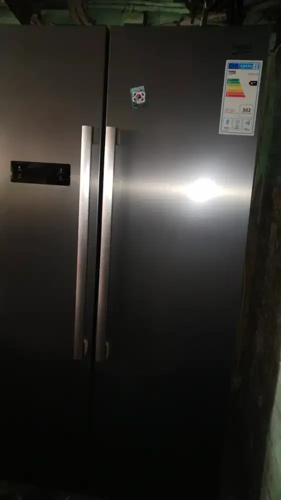 Kulkas dua pintu merek beco