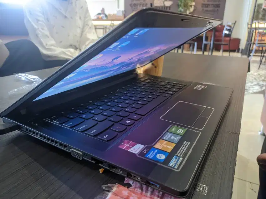 Lenovo Z40 Second