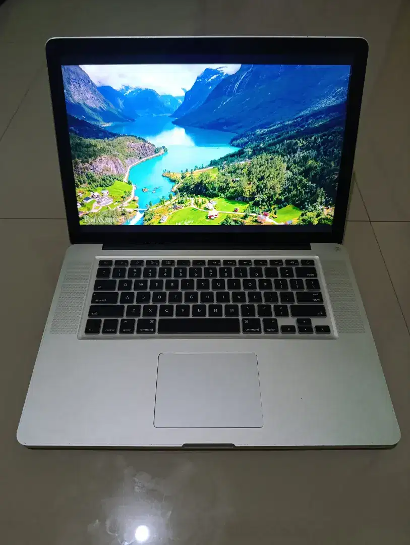 MacBook Pro 15 inch Core i7 2011