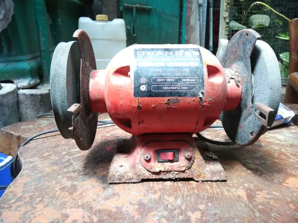 Mesin gerinda pisau/batu