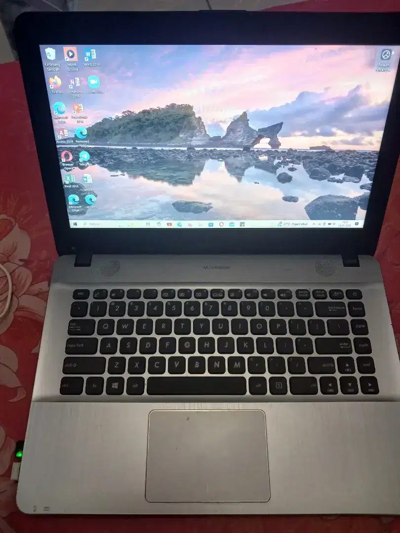 ASUS X441BA second, like new