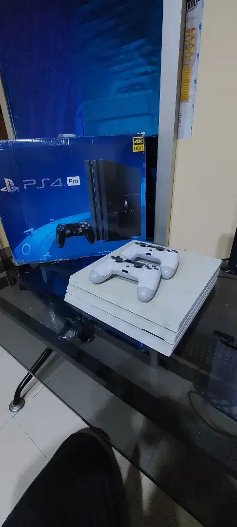 wts PS4 Pro 1TB CUH 72 box