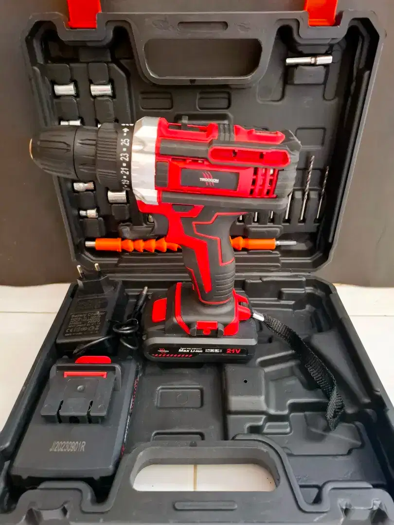 Baru Mesin bor cordless drill 2 baterai 21v set koper