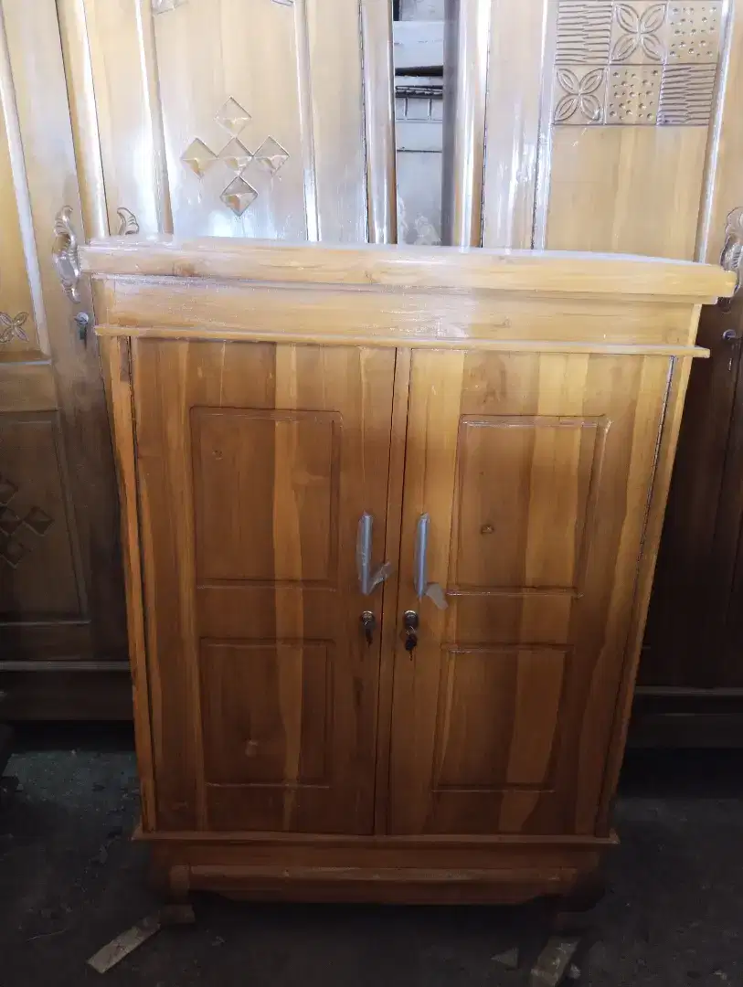 Lemari kos kosan kayu jati