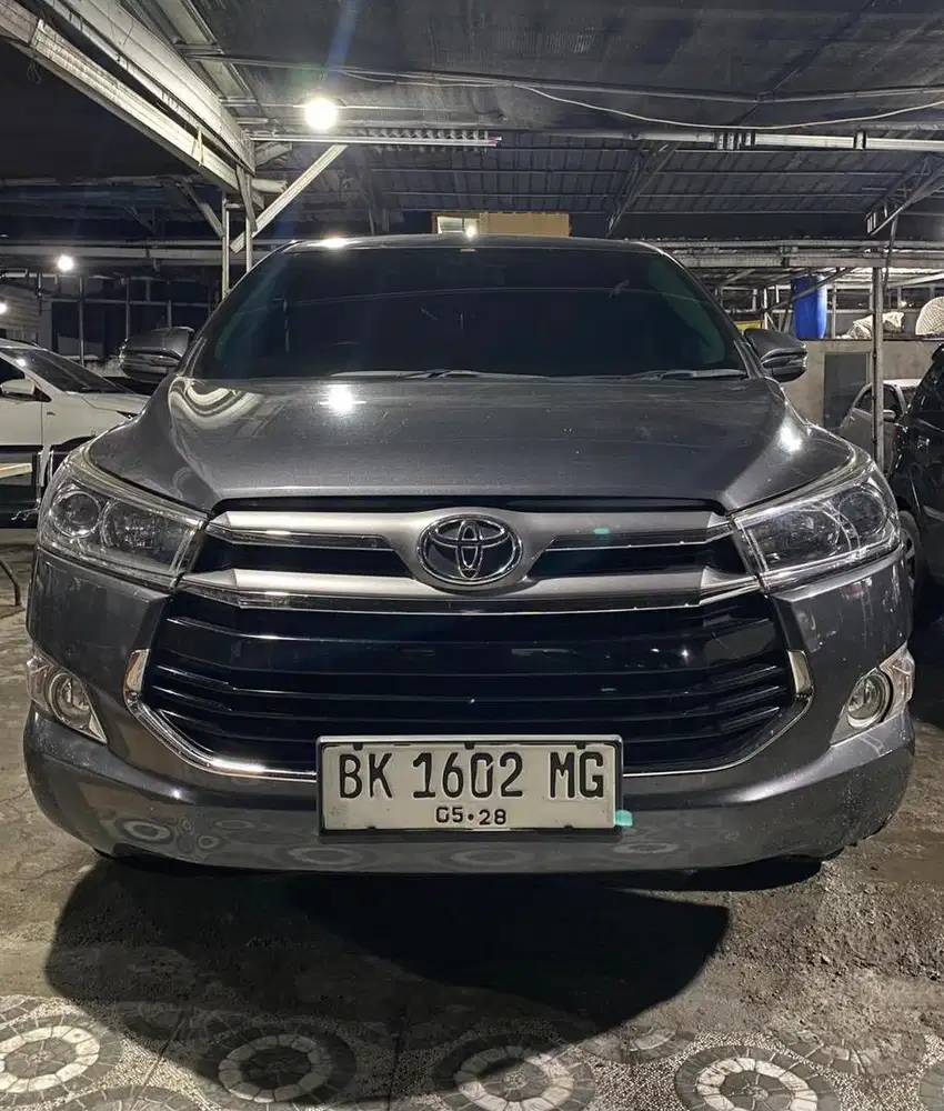 Toyota Innova Reborn R 2.0 M/T 2018 Abu-Abu