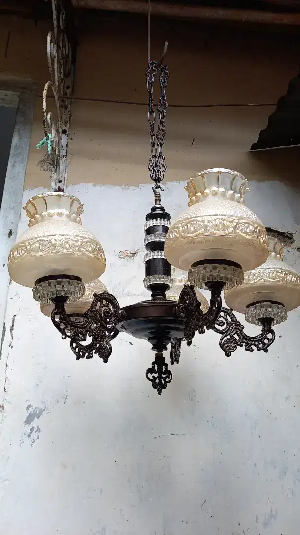 Lampu Gantung Besi-Babed Cabang-5 Kuno.