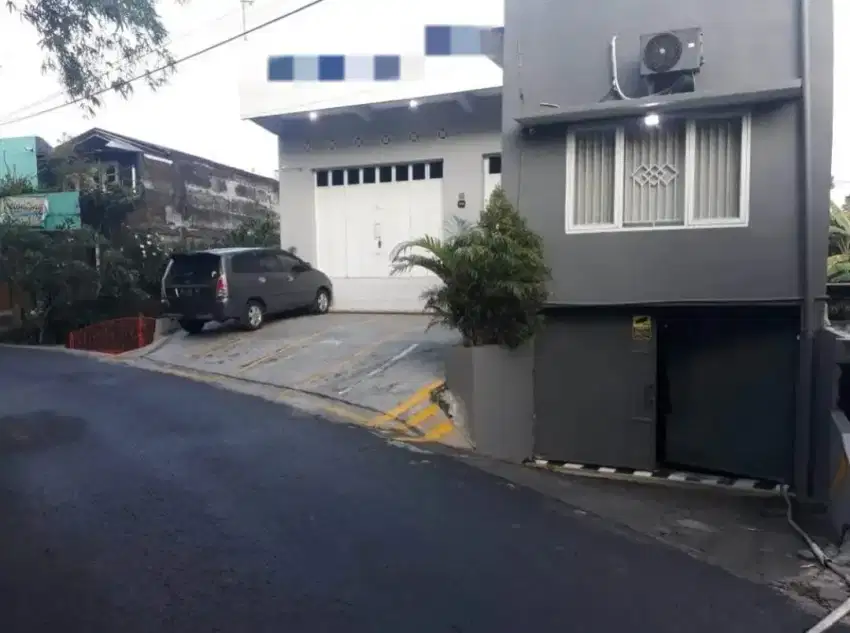 Gedung kantor 3 lantai disewakan dekat UGM