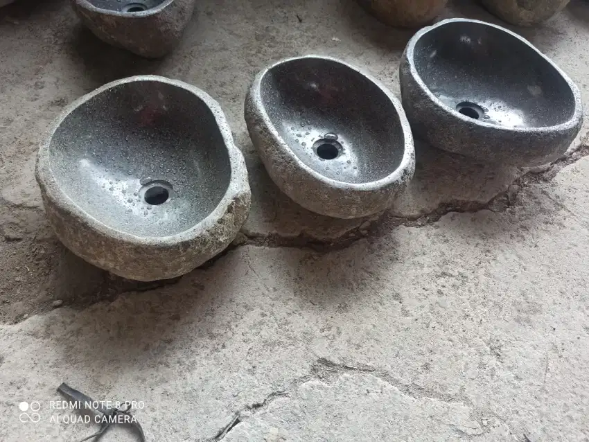 Wastafel batu kali alami