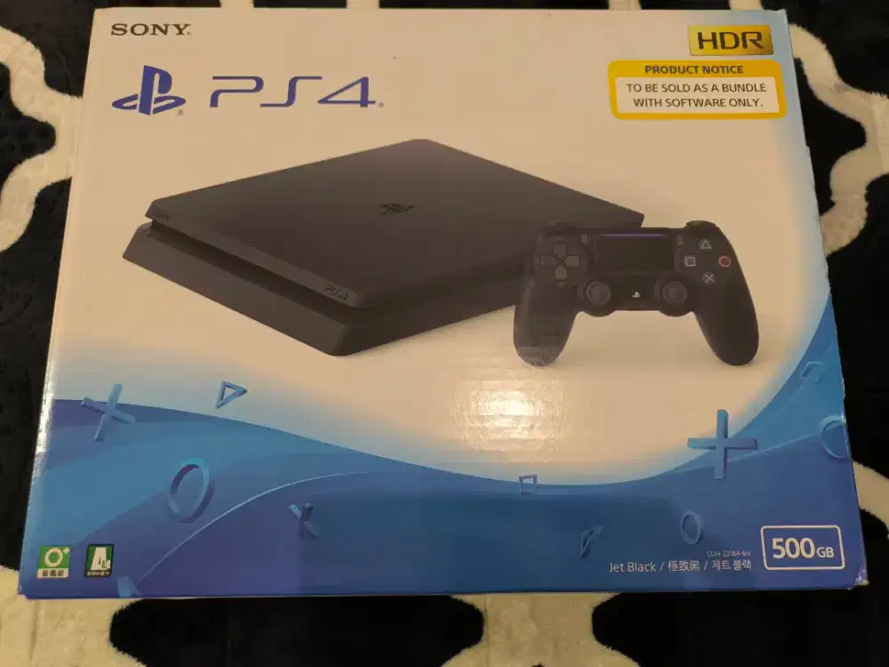SONY PS 4 HDR 500GB Full set + DVD games