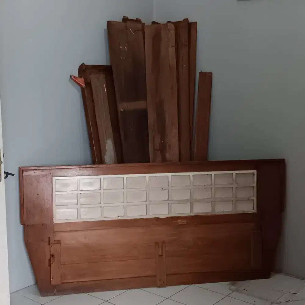 Ranjang Antik Kayu Jati Kuno