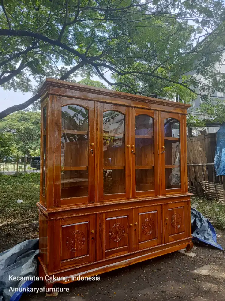 Lemari hias pajangan kayu jati