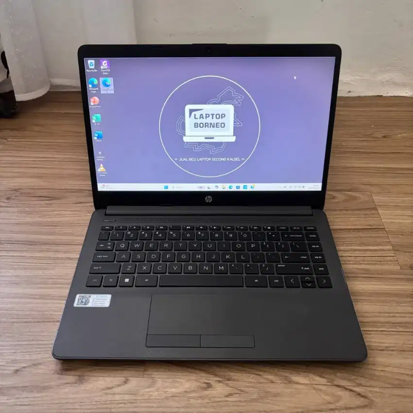 LAPTOP HP 240 G8 RYZEN 3 5300U RAM 8GB SSD 256GB VGA AMD RADEON 2GB