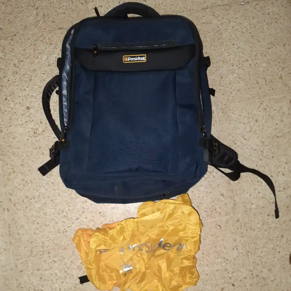 Tas kantor merk presiden baru sekali pakai