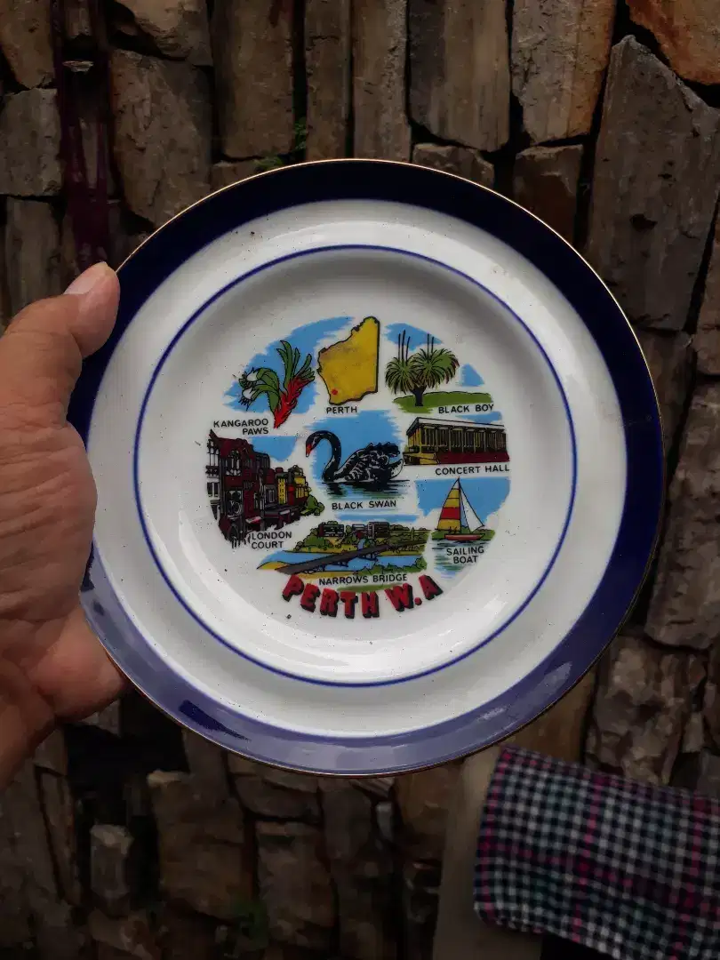 Piring antik souvenir dari negara australia kota perth mulus banget
